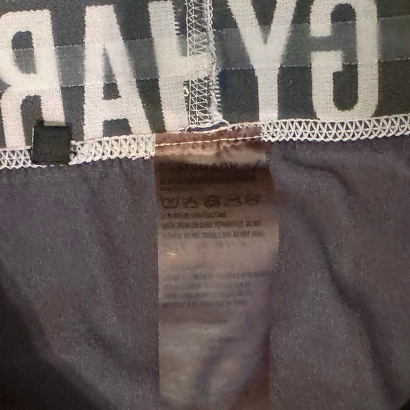 GYMSHARK BUNDLE 🦈- Sports Bra and 2 Pairs of Leggings - Picture 9 of 10